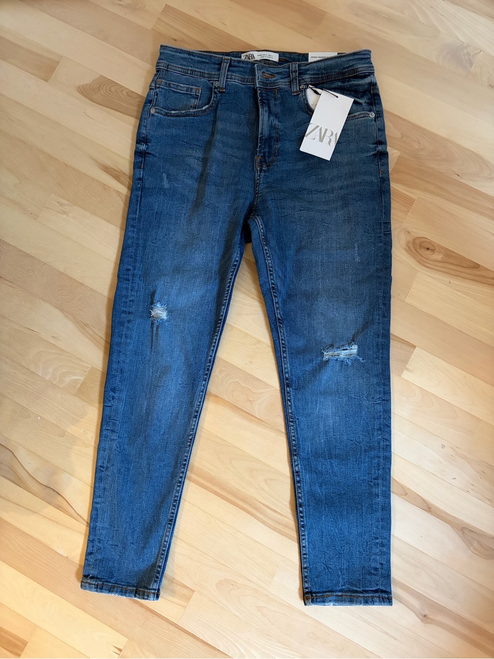 Zara Men Skinny Cropped Fit distressed in Medium Blue size us 31 or Euro 40